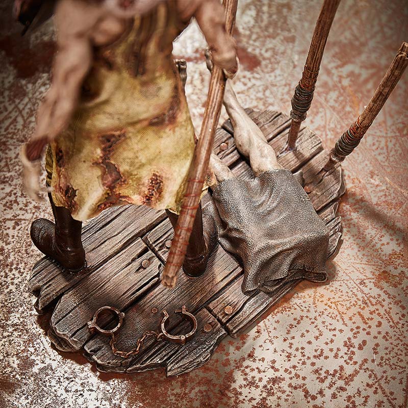 Silent Hill 2 Red Pyramid Thing (Pyramid Head) 30cm Limited Edition Statue