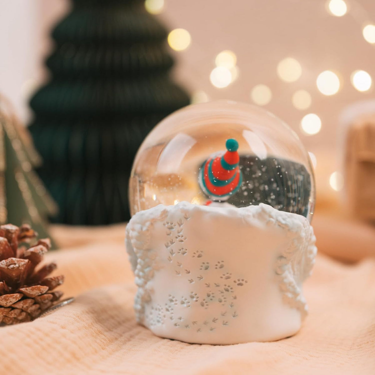 Peanuts Snoopy Snow Globe