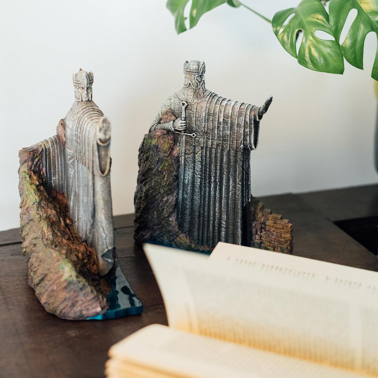 The Lord of the Rings Gates of Argonath 3D Bookends