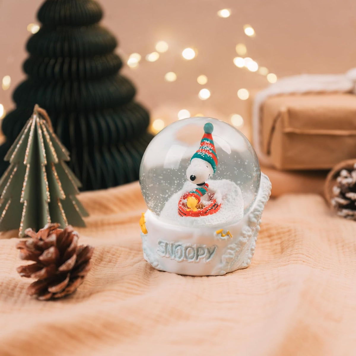 Peanuts Snoopy Snow Globe