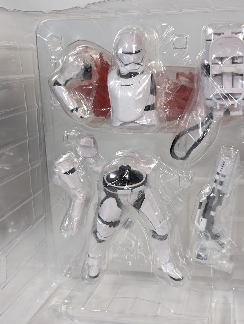 Star Wars First Order Snowtrooper & First Order Flametrooper ArtFX 1/10 Scale Model Kit