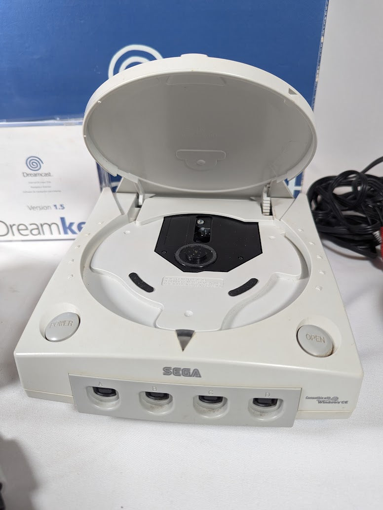 SEGA Dreamcast Console With Box, 2 Controllers, 2 VMUs, Cables, Dreamkey & 2 Games