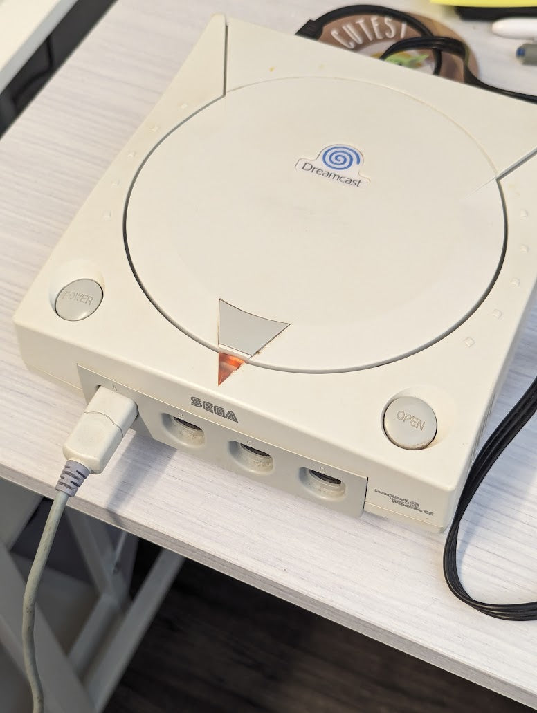 SEGA Dreamcast Console With Box, 2 Controllers, 2 VMUs, Cables, Dreamkey & 2 Games
