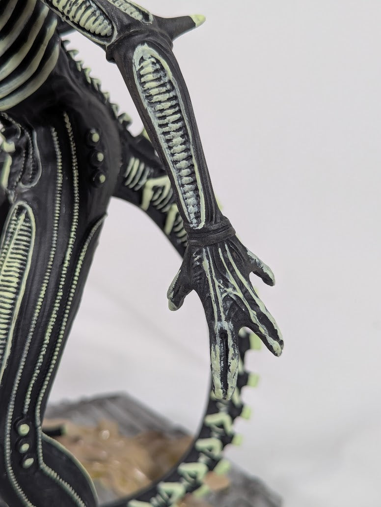 Alien Xenomorph Glow in the Dark Shop Exclusive Variant #2 Eaglemoss Hero Collector Mega Statue Limited Edition 019/200