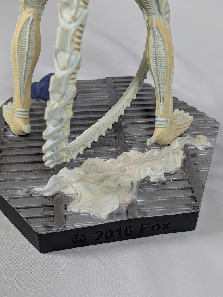 Alien Xenomorph Glow in the Dark Comic Con Exclusive Variant #1 Eaglemoss Hero Collector Mega Statue Limited Edition 169/200