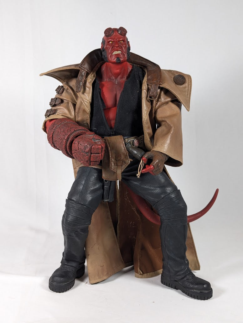 Hellboy 18" 2004 Mezco Toyz Action Figure (Loose & Damaged)