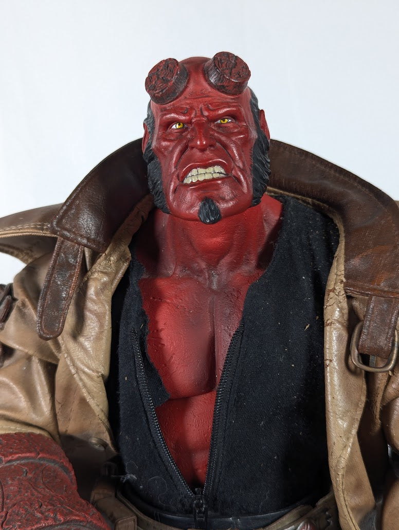 Hellboy 18" 2004 Mezco Toyz Action Figure (Loose & Damaged)