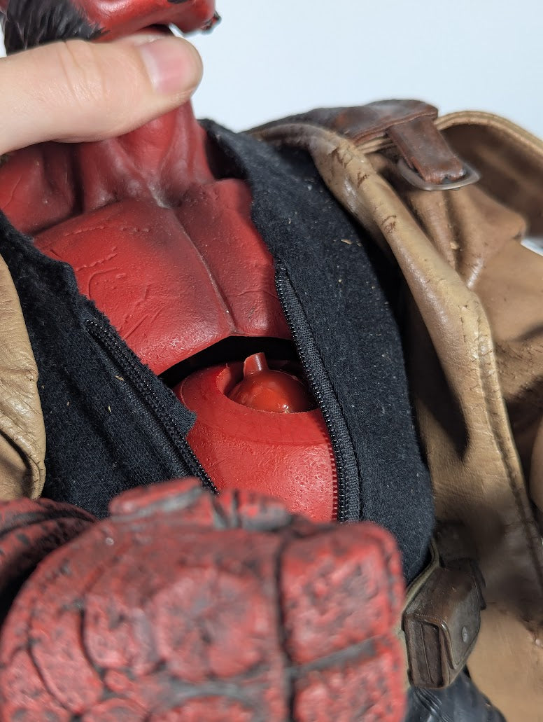 Hellboy 18" 2004 Mezco Toyz Action Figure (Loose & Damaged)