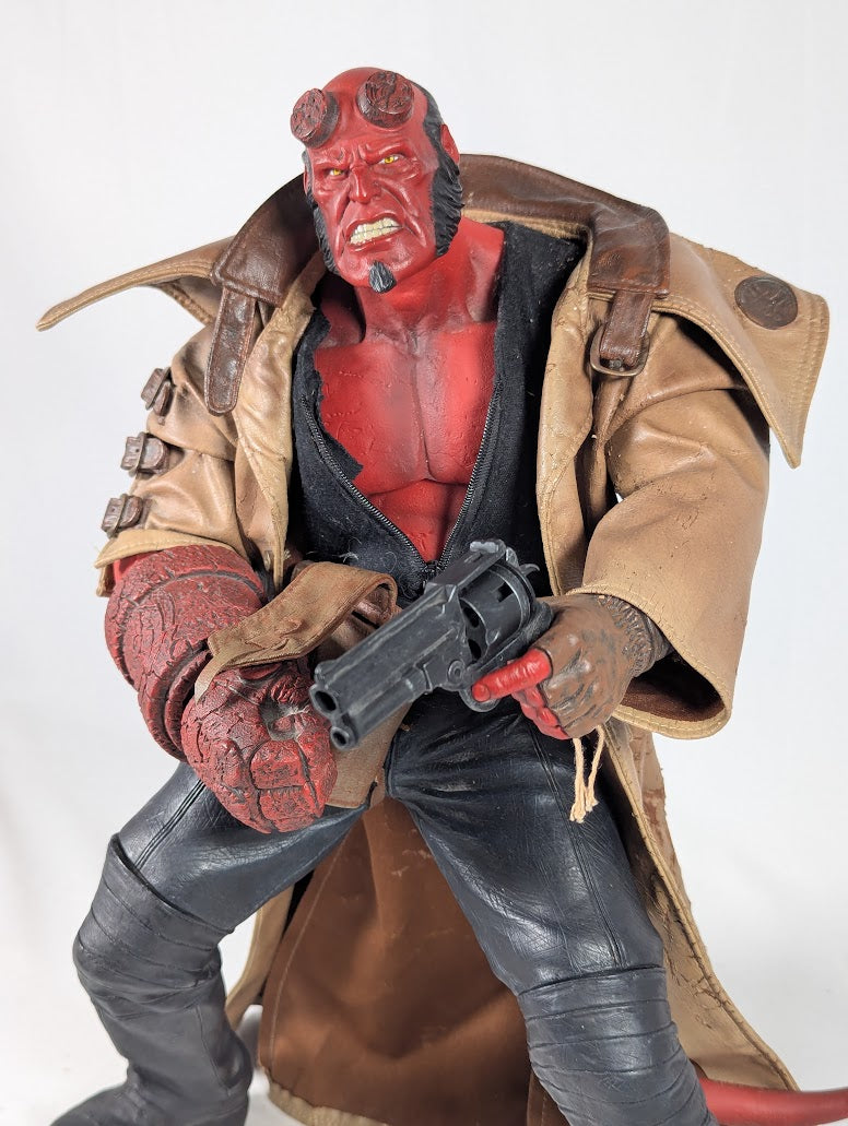 Hellboy 18" 2004 Mezco Toyz Action Figure (Loose & Damaged)