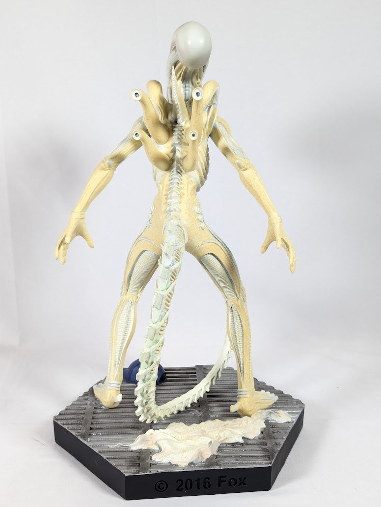 Alien Xenomorph Glow in the Dark Comic Con Exclusive Variant #1 Eaglemoss Hero Collector Mega Statue Limited Edition 157/200