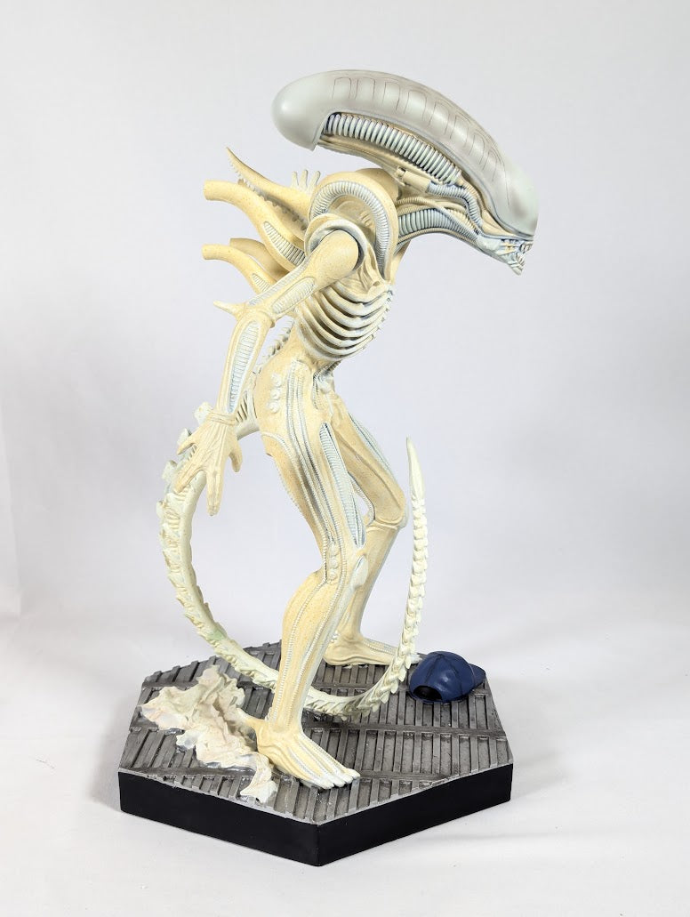 Alien Xenomorph Glow in the Dark Comic Con Exclusive Variant #1 Eaglemoss Hero Collector Mega Statue Limited Edition 157/200
