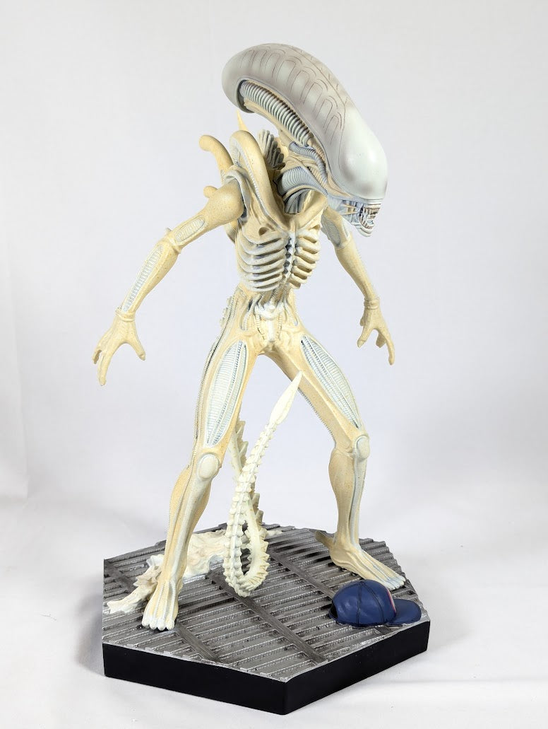 Alien Xenomorph Glow in the Dark Comic Con Exclusive Variant #1 Eaglemoss Hero Collector Mega Statue Limited Edition 157/200
