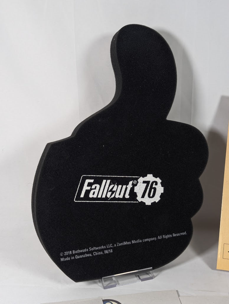 Fallout 4 SPECIAL Poster Set & Fallout 76 Vault Boy Foam Hand (Gamescom 2018) Bundle