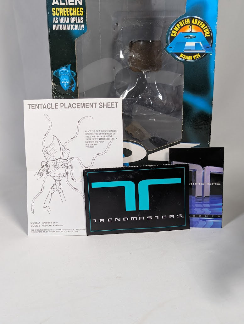 Independence Day Alien Supreme Commander 1996 Trendmasters 14" Action Figure