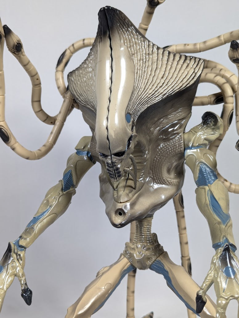 Independence Day Alien Supreme Commander 1996 Trendmasters 14" Action Figure