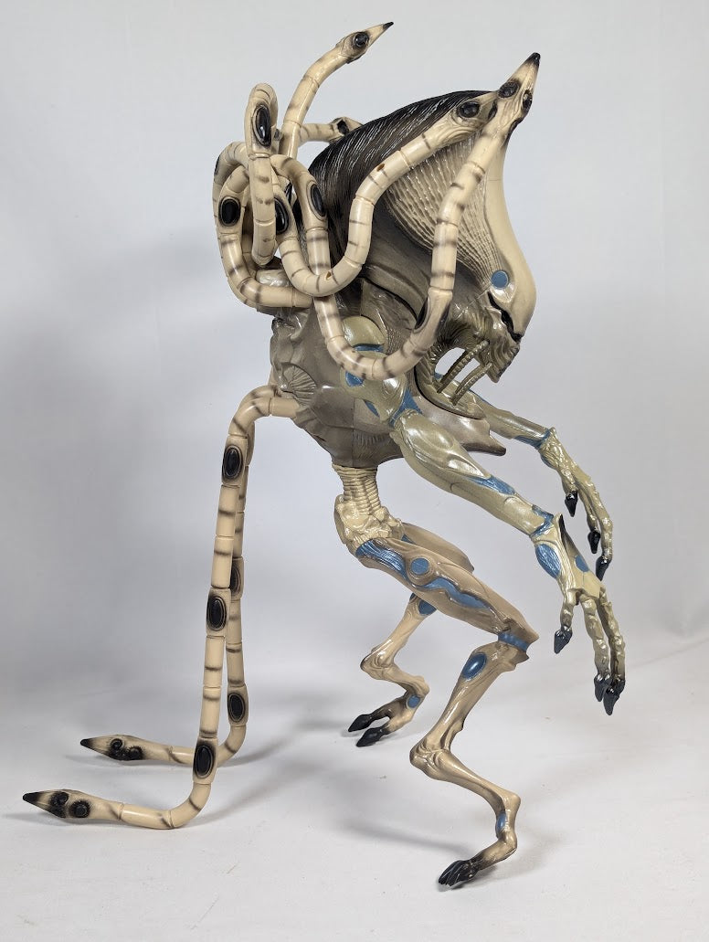 Independence Day Alien Supreme Commander 1996 Trendmasters 14" Action Figure