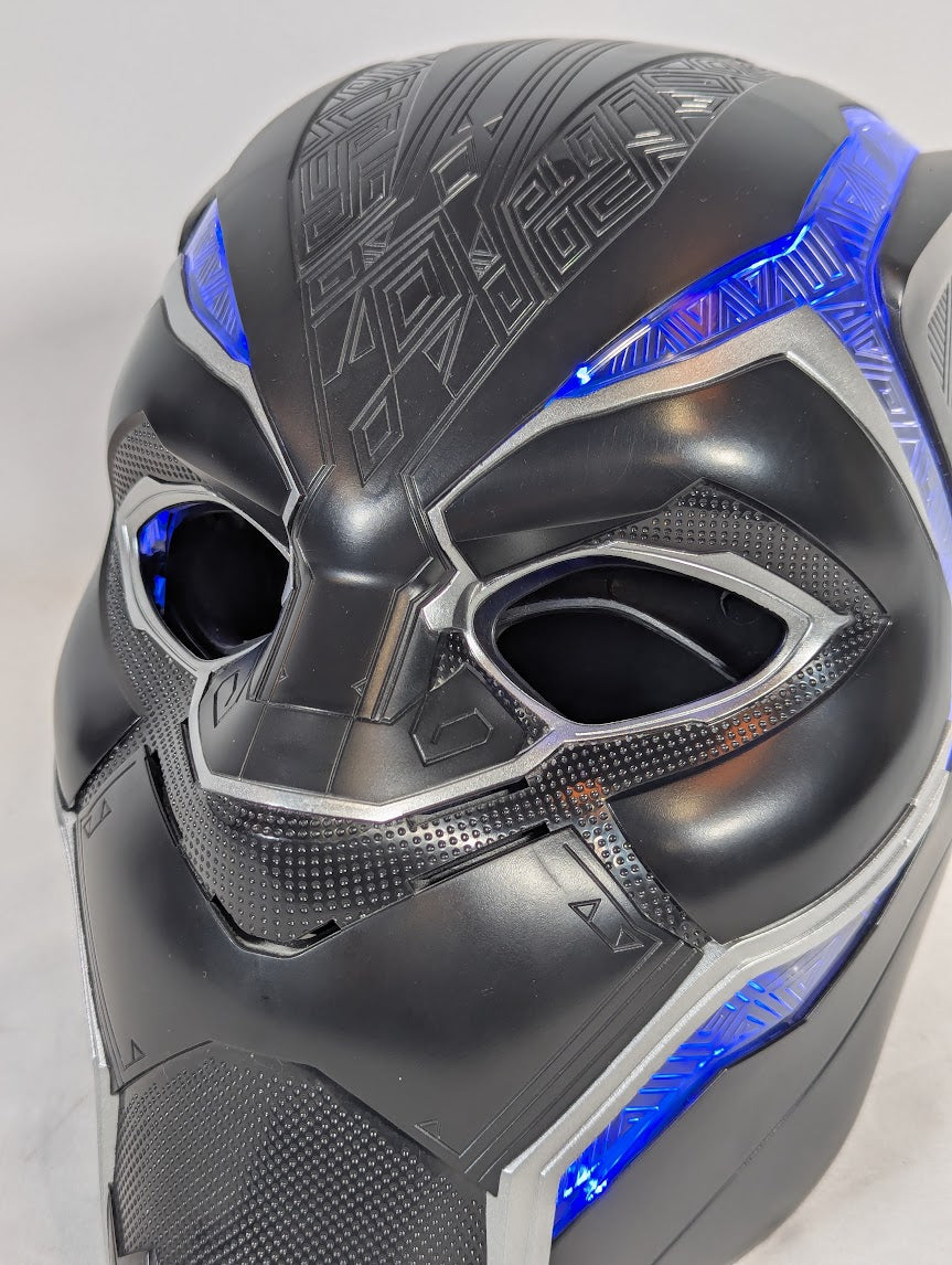 Marvel Legends Black Panther 1:1 Scale 2017 Hasbro Electronic Helmet Replica