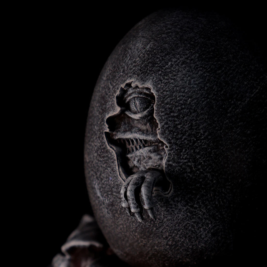 Jurassic Park Velociraptor Egg Statue & John Hammond Replica Cane Set