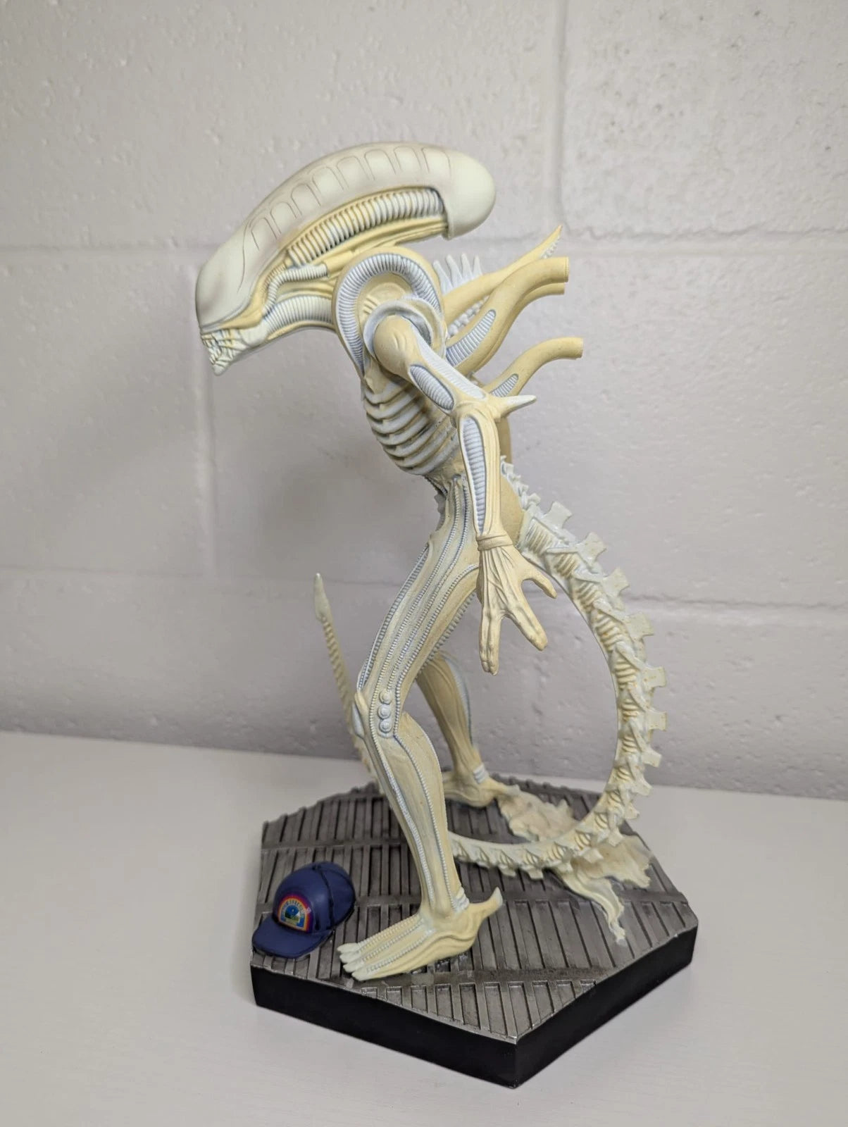 Alien White Xenomorph 32cm Eaglemoss Statue Glow in the Dark Limited Edition 156/200