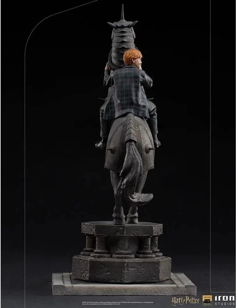 Harry Potter Ron Weasley at the Wizard Chess Iron Studios Deluxe 1/10 Statue