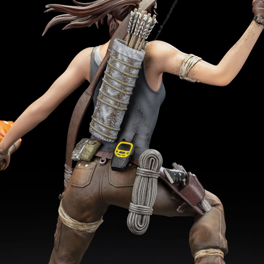 Tomb Raider Lara Croft Survivor Era 33 cm PVC Statue