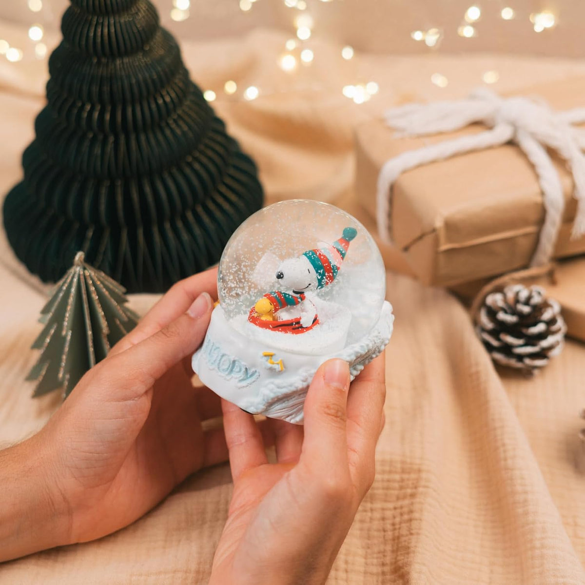 Peanuts Snoopy Snow Globe