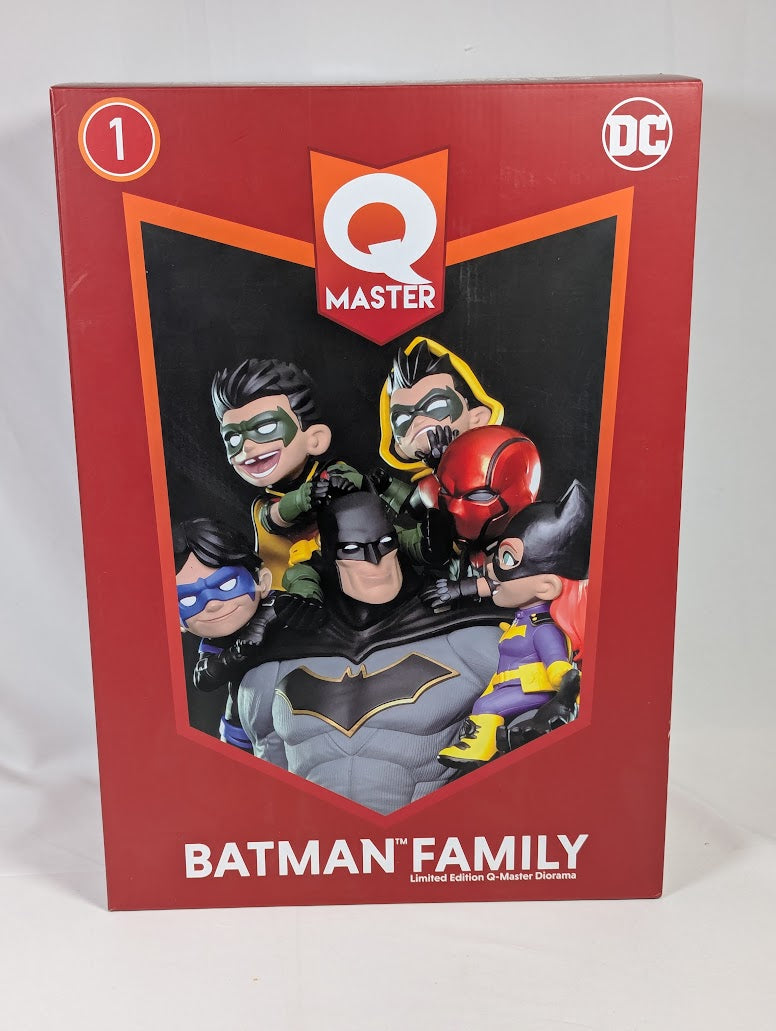 DC Comics Batman Family Q-Master Diorama Statue