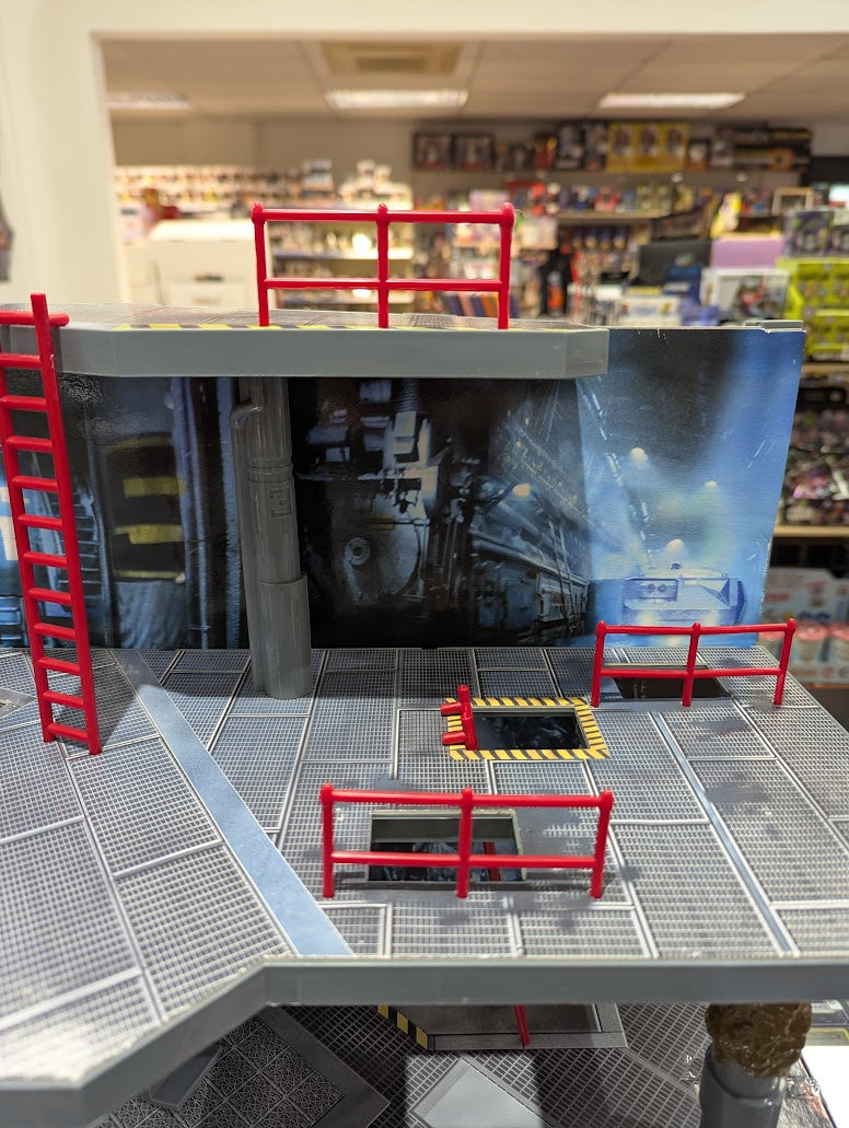 Aliens Deluxe Playset Tree House Kids 2004