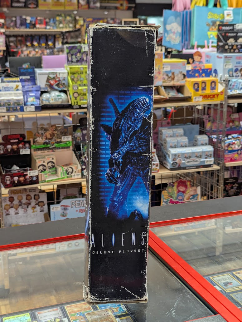 Aliens Deluxe Playset Tree House Kids 2004