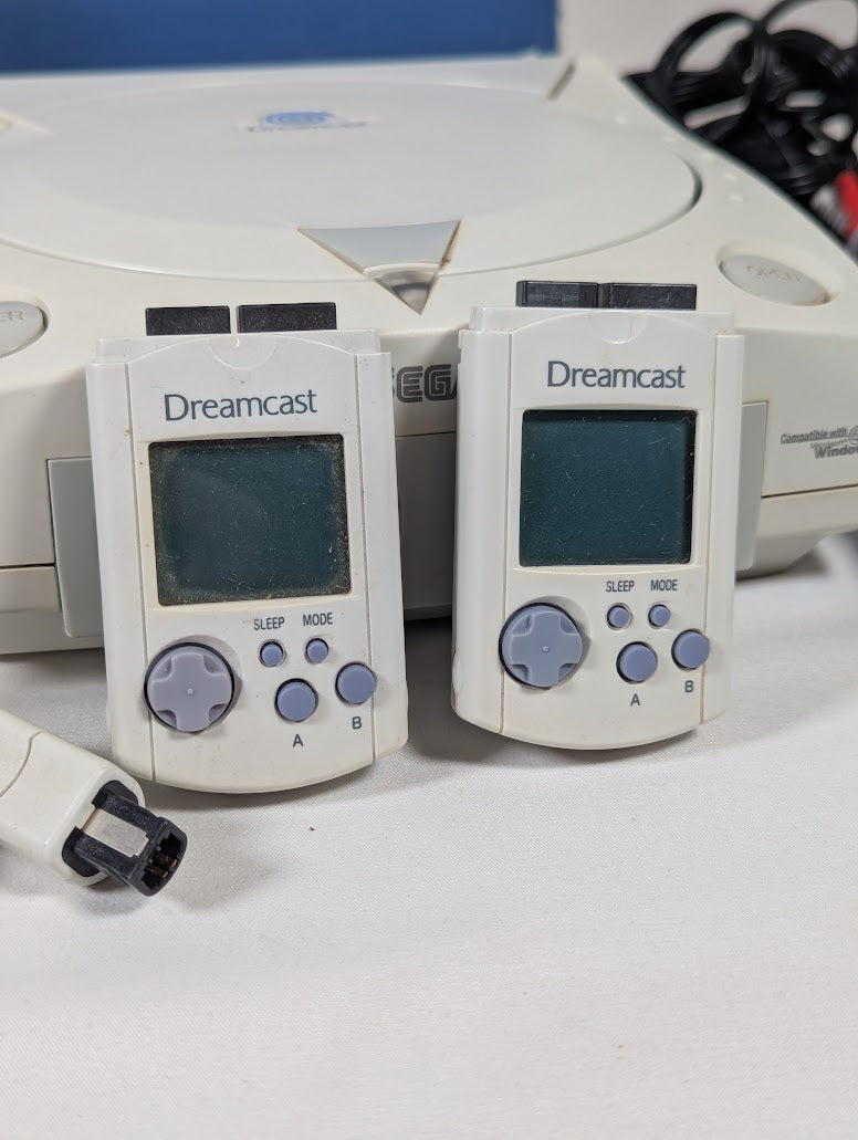 SEGA Dreamcast Console With Box, 2 Controllers, 2 VMUs, Cables, Dreamkey & 2 Games