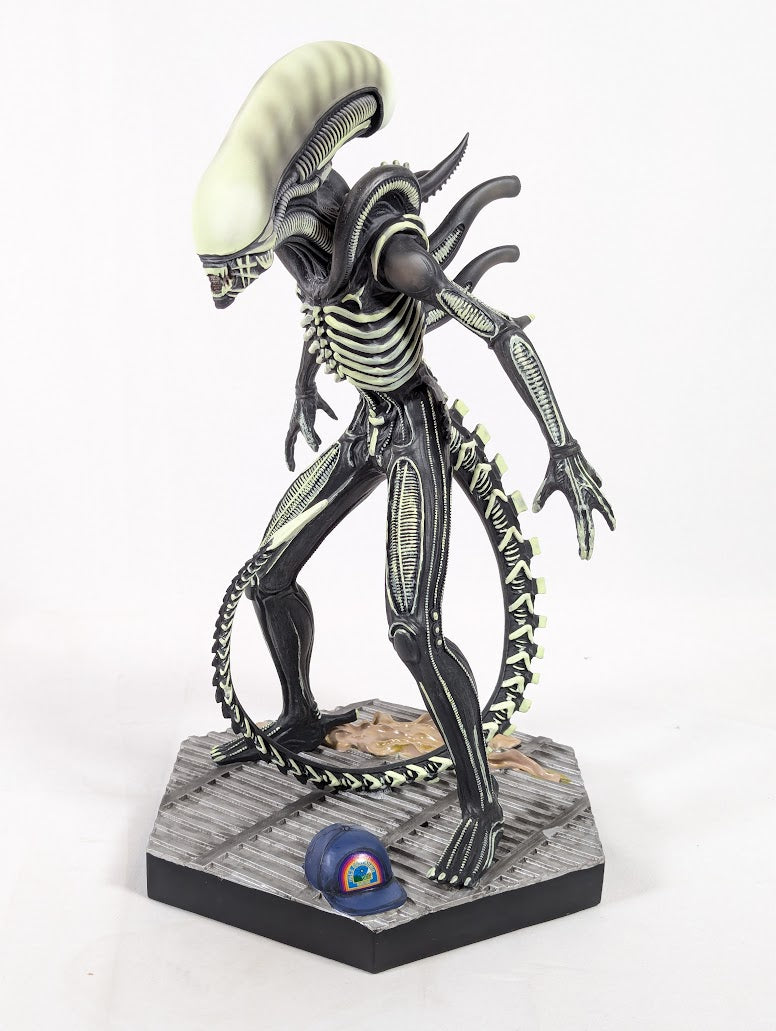 Alien Xenomorph Glow in the Dark Shop Exclusive Variant #2 Eaglemoss Hero Collector Mega Statue Limited Edition 019/200