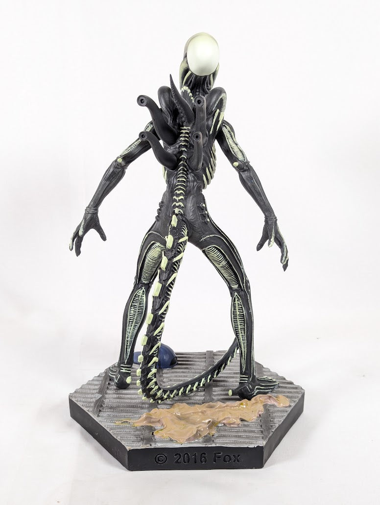 Alien Xenomorph Glow in the Dark Shop Exclusive Variant #2 Eaglemoss Hero Collector Mega Statue Limited Edition 019/200