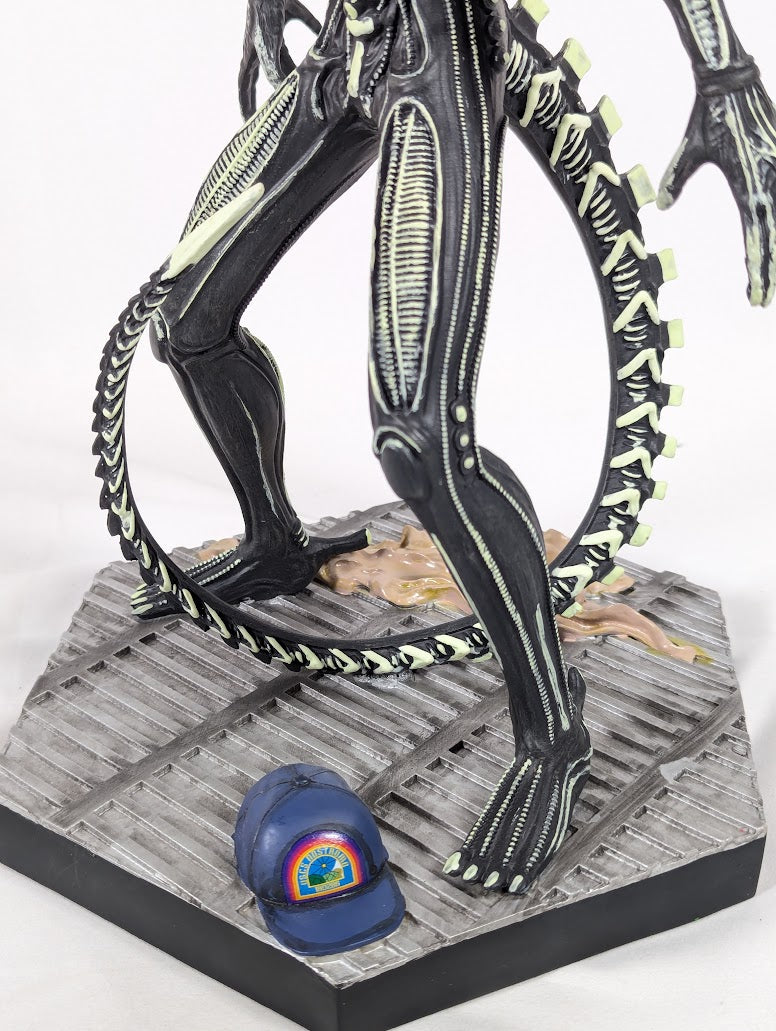 Alien Xenomorph Glow in the Dark Shop Exclusive Variant #2 Eaglemoss Hero Collector Mega Statue Limited Edition 019/200