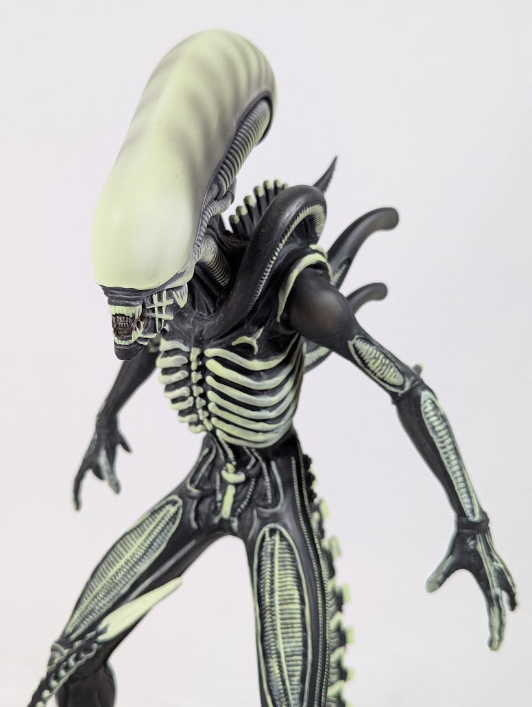 Alien Xenomorph Glow in the Dark Shop Exclusive Variant #2 Eaglemoss Hero Collector Mega Statue Limited Edition 019/200