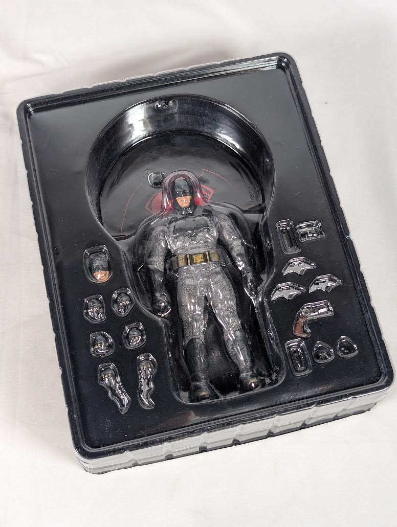 Batman V Superman Dawn of Justice Batman One:12 Collective Mezco Toyz 2016 Action Figure