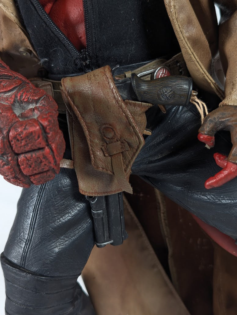 Hellboy 18" 2004 Mezco Toyz Action Figure (Loose & Damaged)