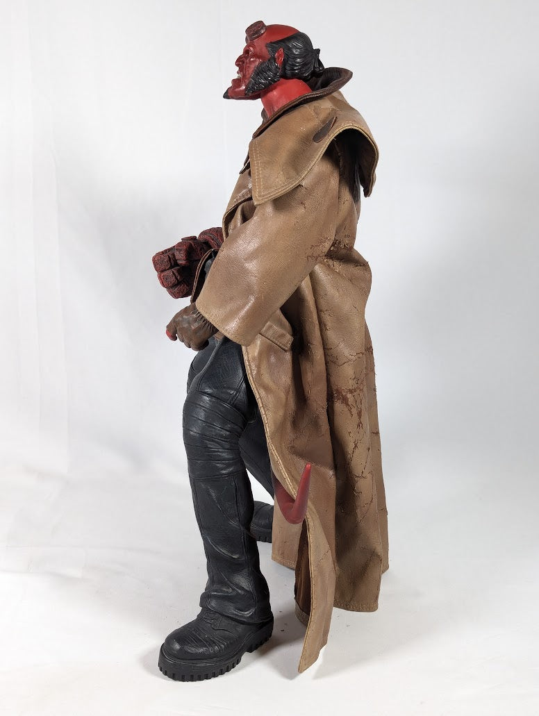 Hellboy 18" 2004 Mezco Toyz Action Figure (Loose & Damaged)