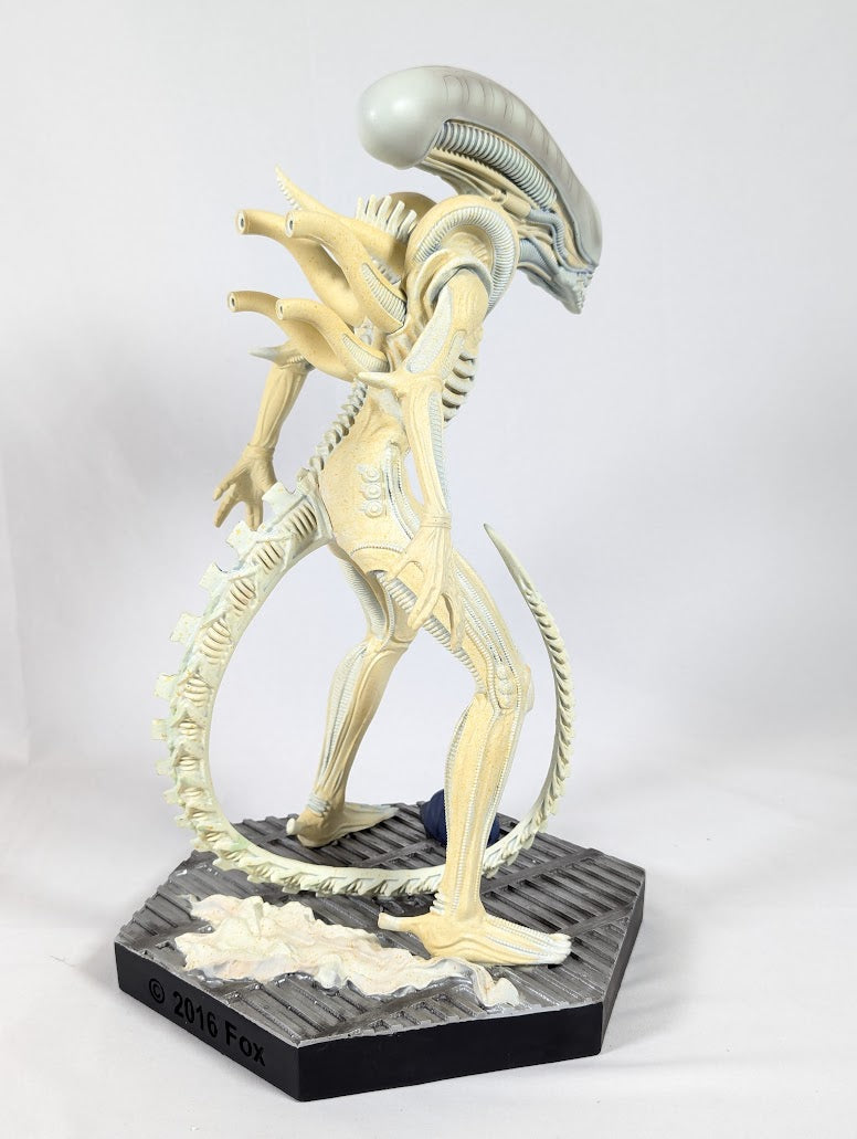 Alien Xenomorph Glow in the Dark Comic Con Exclusive Variant #1 Eaglemoss Hero Collector Mega Statue Limited Edition 157/200