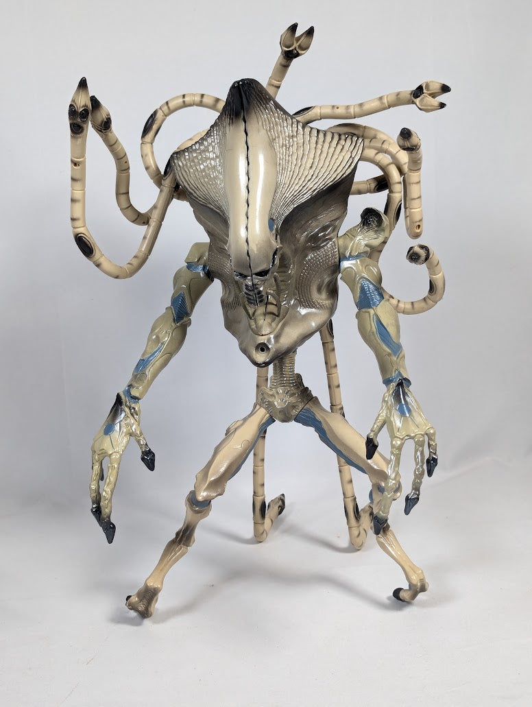 Independence Day Alien Supreme Commander 1996 Trendmasters 14" Action Figure