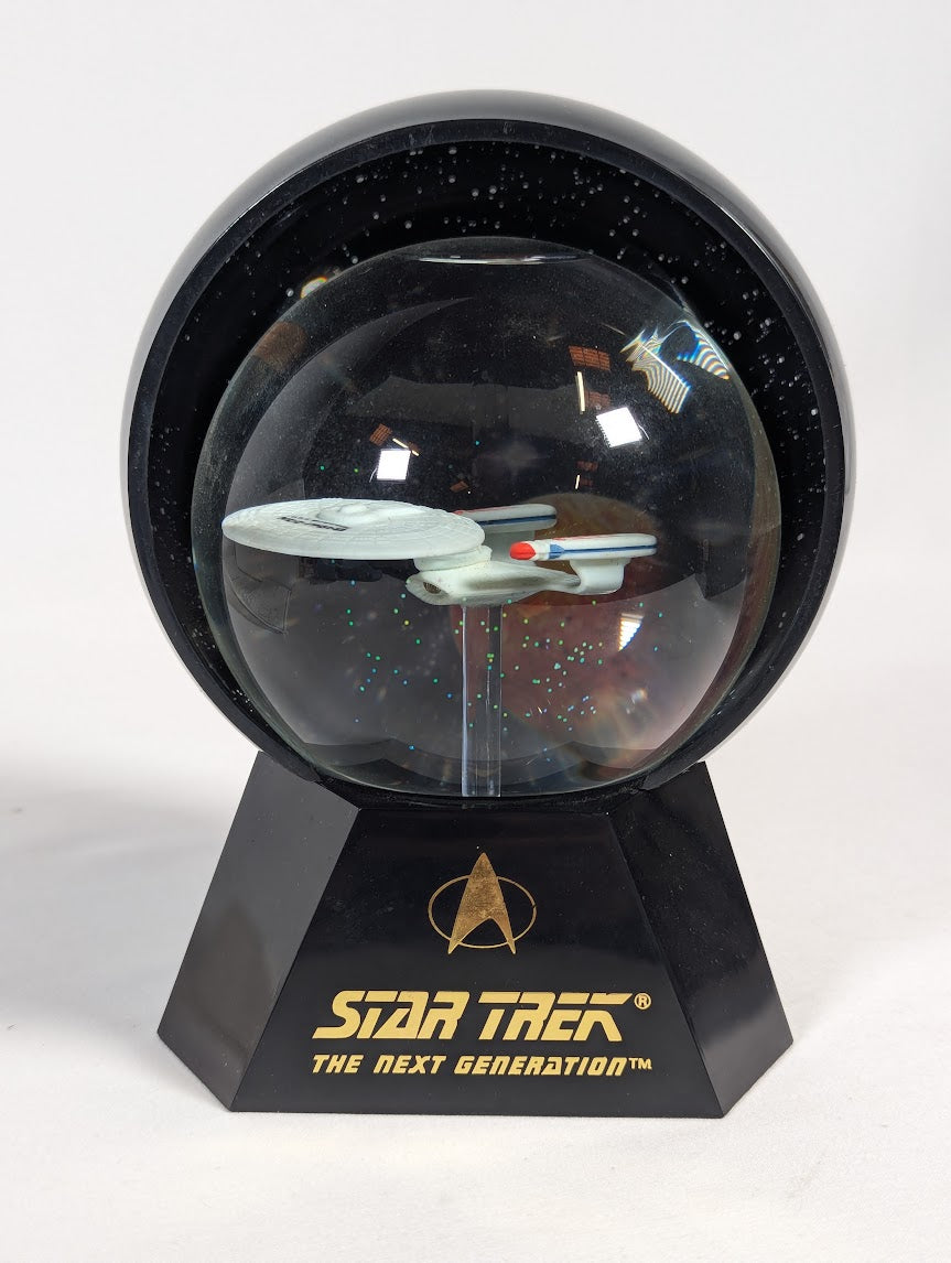 Star Trek The Next Generation USS Enterprise NCC-1701-D 1993 Lighted Musical Star Globe Halodome