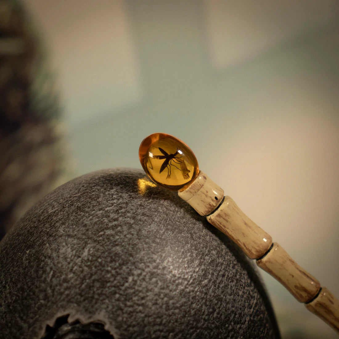 Jurassic Park Velociraptor Egg Statue & John Hammond Replica Cane Set