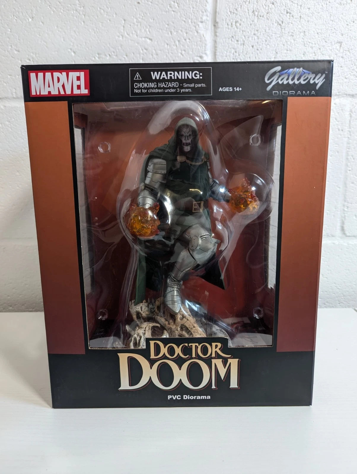 Marvel Comic Doctor Doom Diamond Select Gallery Diorama 25cm