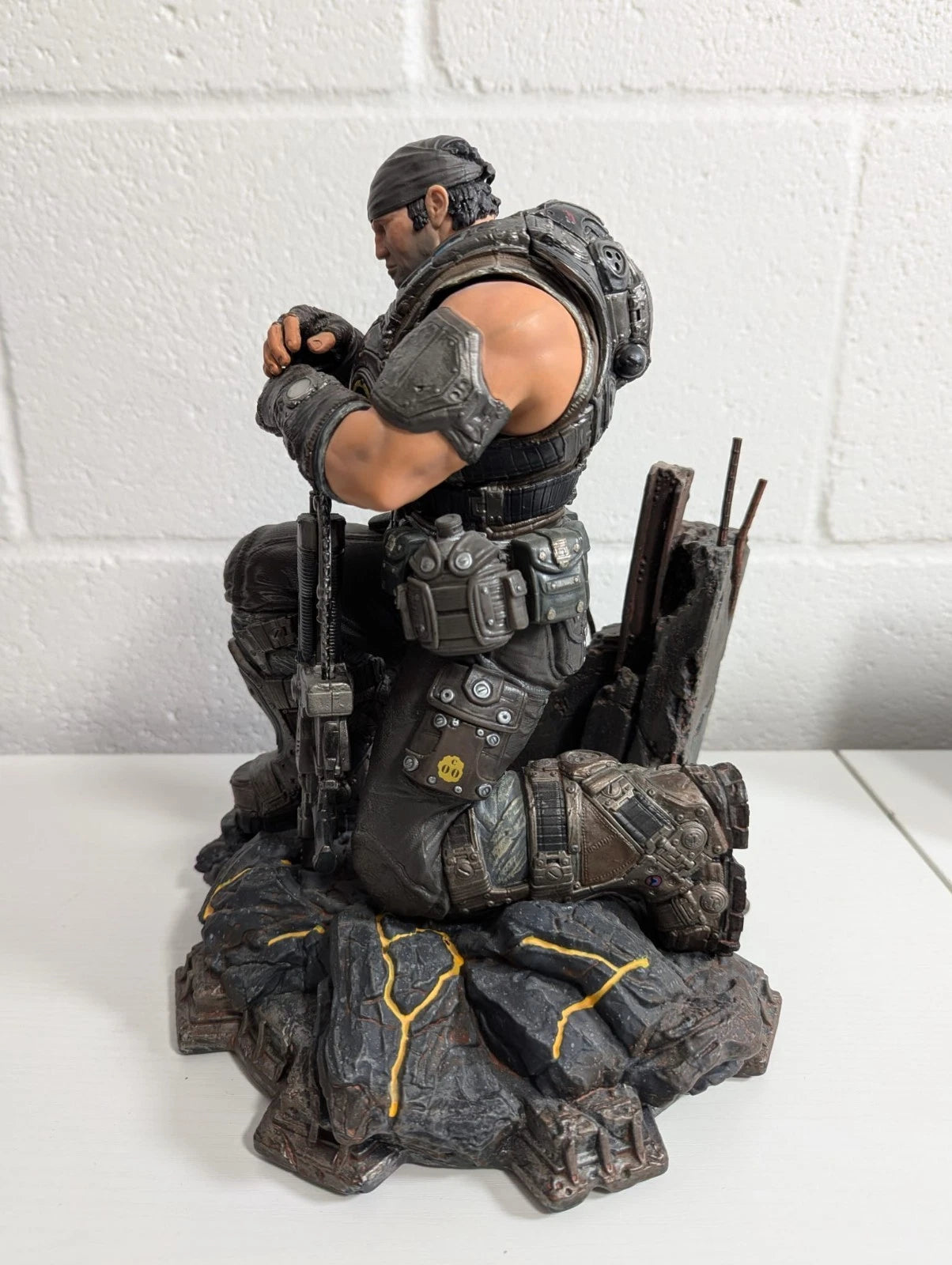 Xbox 360 Gears Of War 3 Epic Edition (Complete With Statue, Game & Extras)