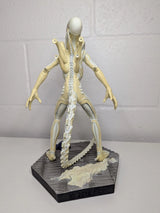 Alien White Xenomorph 32cm Eaglemoss Statue Glow in the Dark Limited Edition 156/200