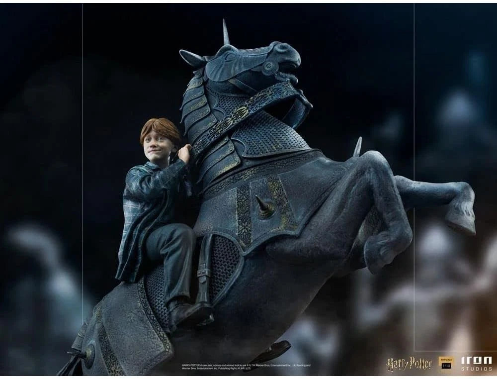 Harry Potter Ron Weasley at the Wizard Chess Iron Studios Deluxe 1/10 Statue