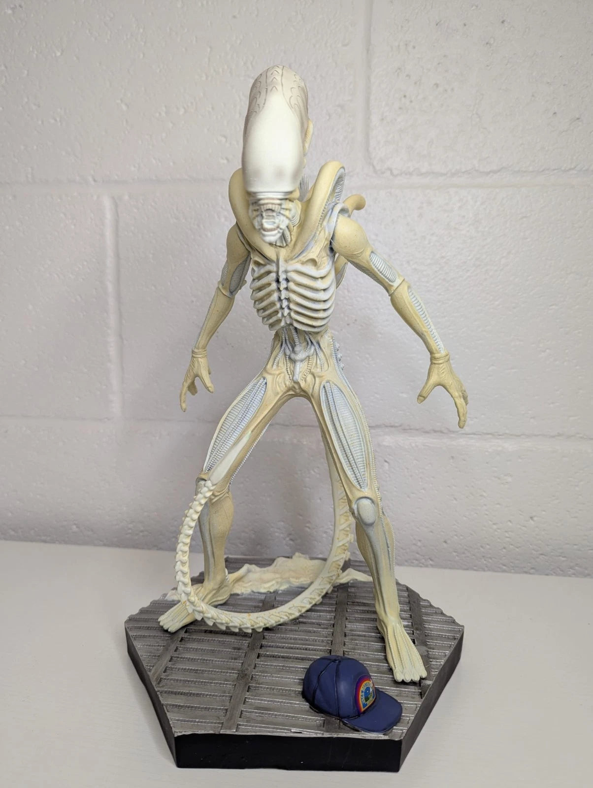 Alien White Xenomorph 32cm Eaglemoss Statue Glow in the Dark Limited Edition 156/200