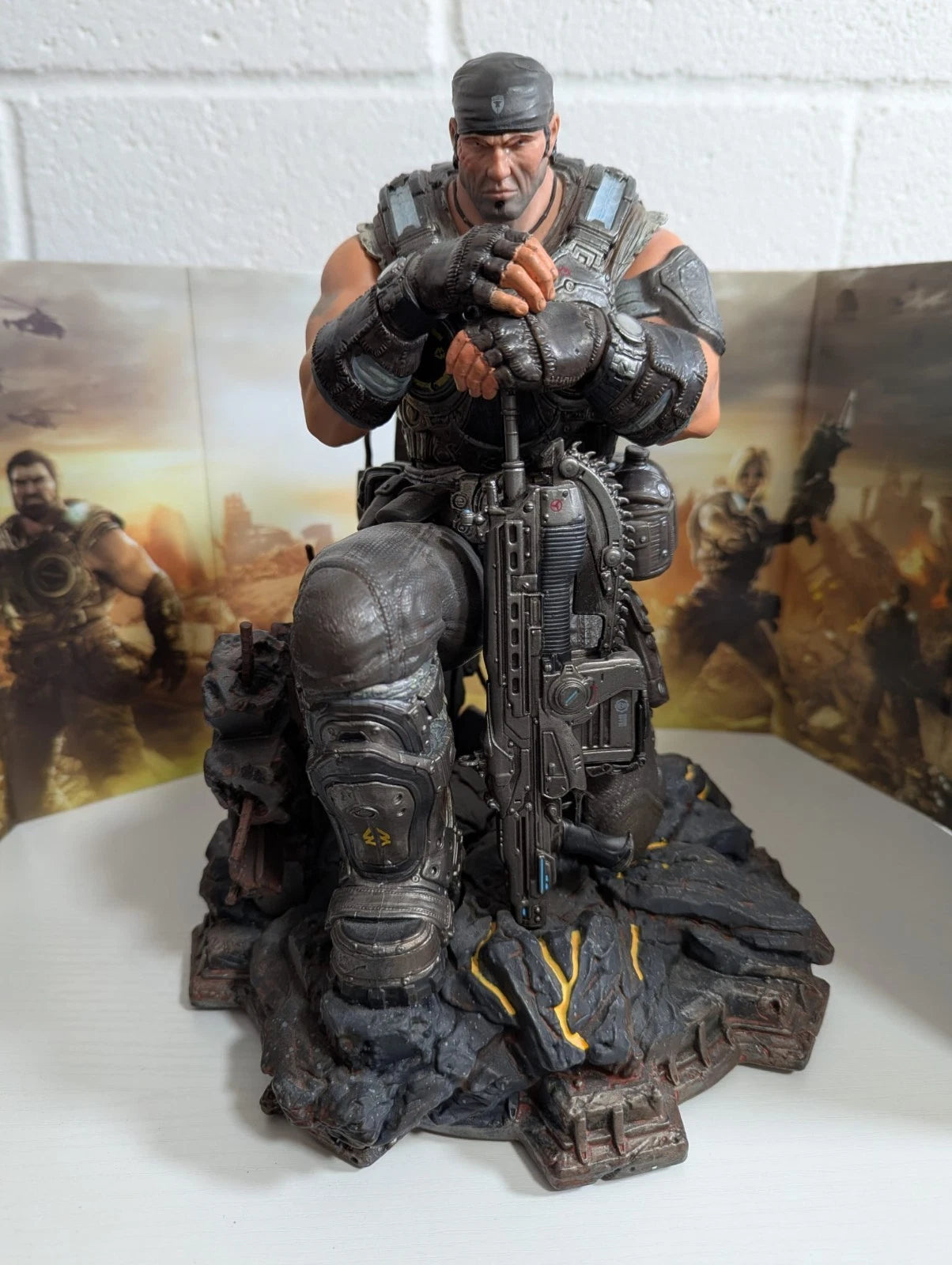 Xbox 360 Gears Of War 3 Epic Edition (Complete With Statue, Game & Extras)