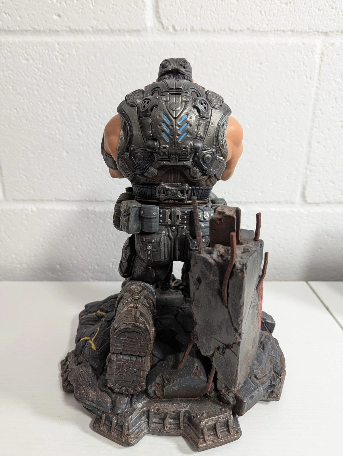 Xbox 360 Gears Of War 3 Epic Edition (Complete With Statue, Game & Extras)