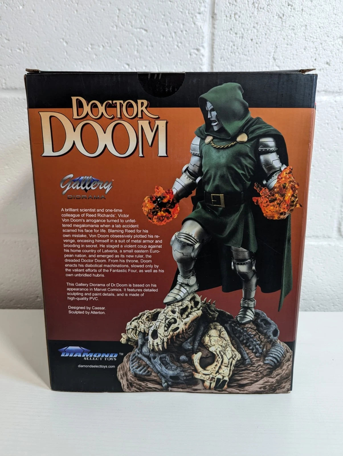 Marvel Comic Doctor Doom Diamond Select Gallery Diorama 25cm