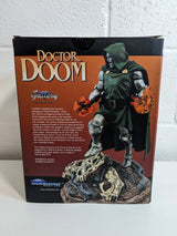 Marvel Comic Doctor Doom Diamond Select Gallery Diorama 25cm